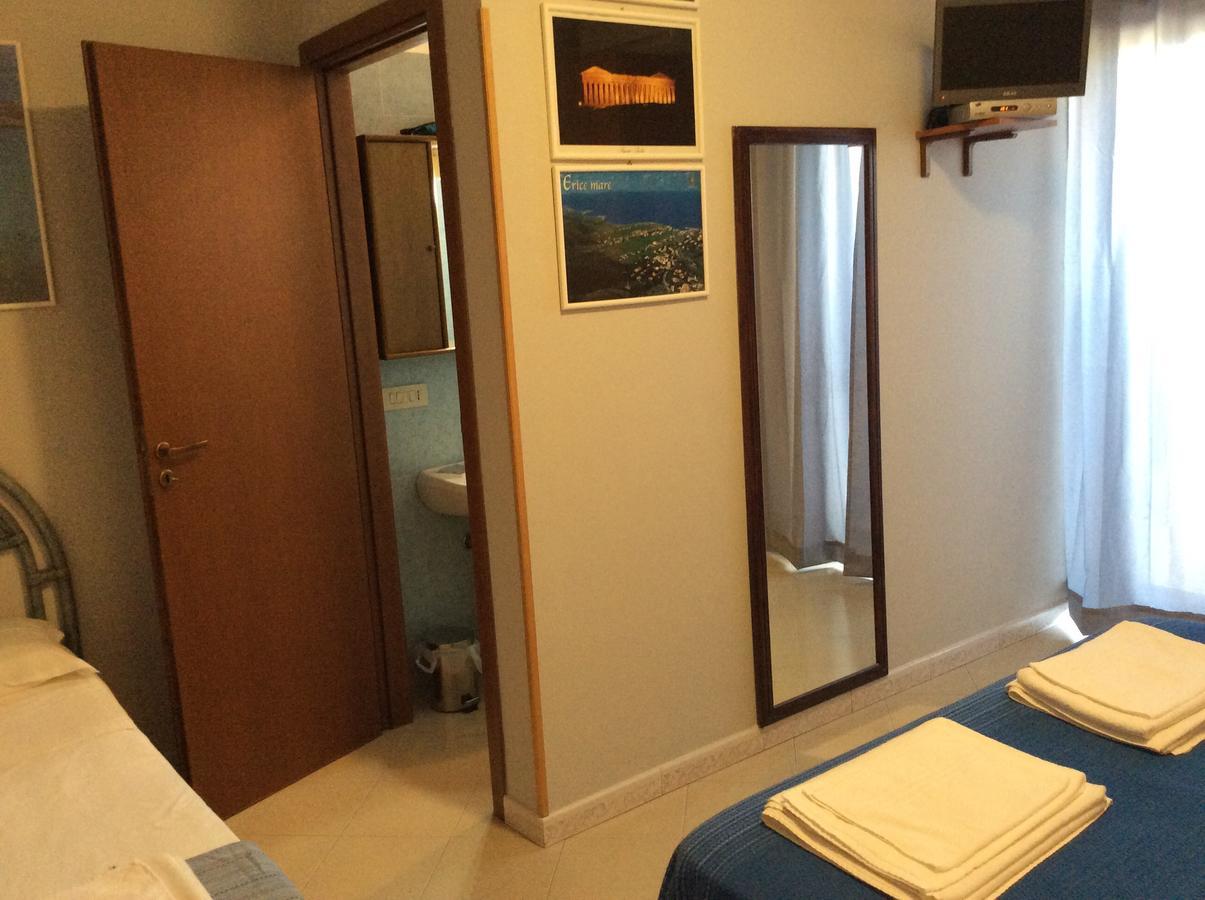 Orlando Vacanze Camere Ериче Екстер'єр фото